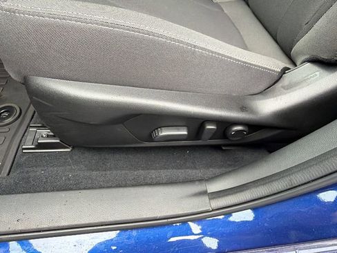 Used 2025 Subaru Crosstrek 2.0i Premium AWD/4WD image 21