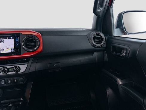 Used 2018 Toyota Tacoma TRD Sport AWD/4WD image 21