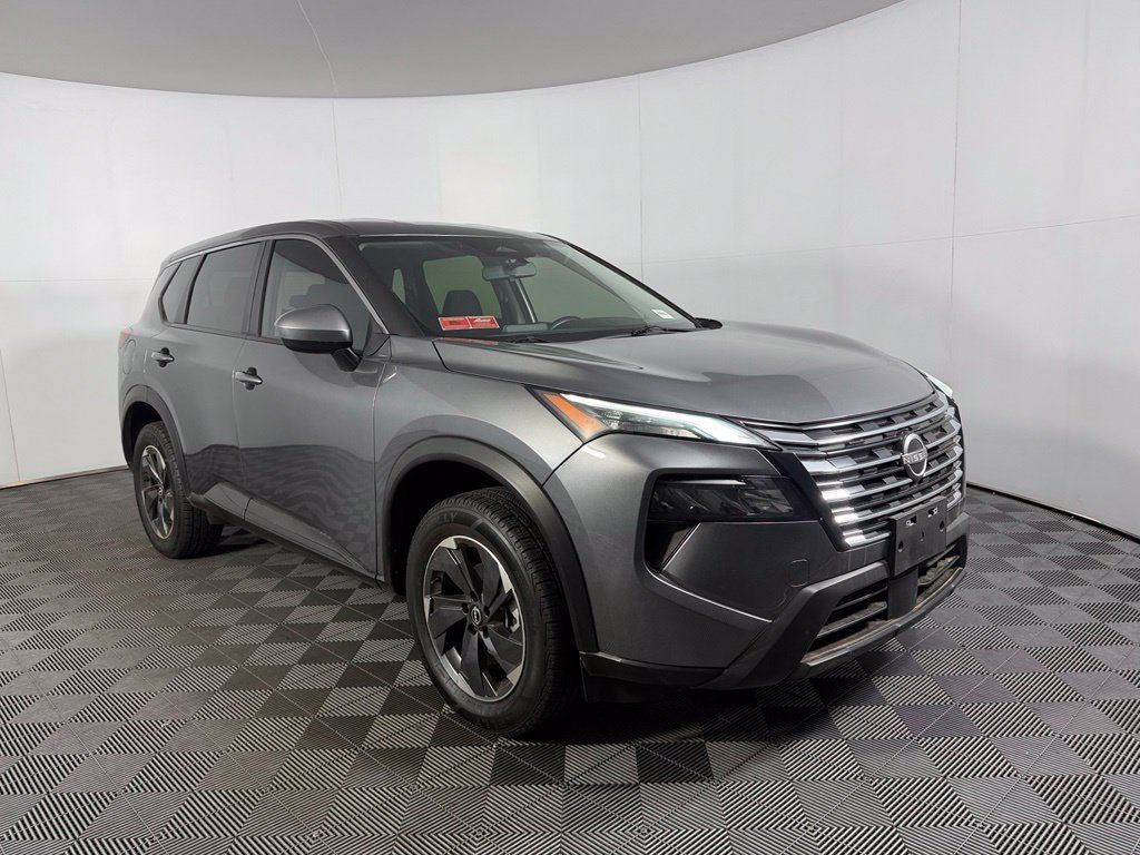 Used 2025 Nissan Rogue SV AWD/4WD image 2
