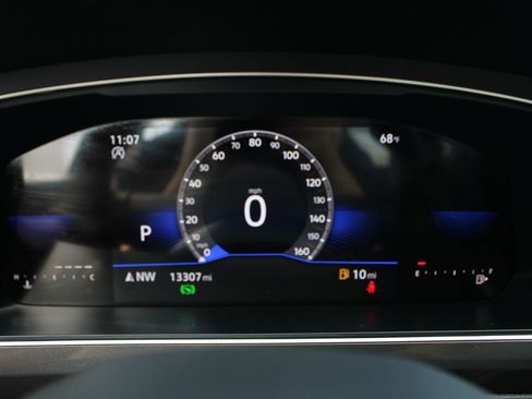 Used 2024 Volkswagen Tiguan SE R-Line image 14