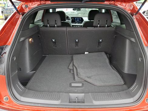 Certified 2024 Chevrolet Trax RS w/ Sunroof Package FWD image 28