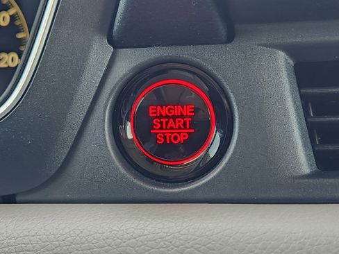 Certified 2024 Honda Pilot Touring image 21