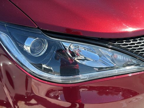 Certified 2020 Chrysler Pacifica Touring w/ S Appearance Package FWD image 8