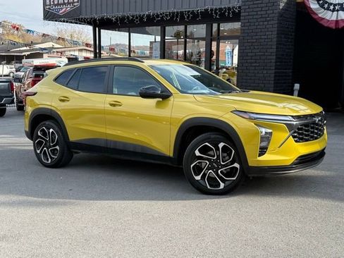 Used 2024 Chevrolet Trax RS w/ Sunroof Package image 2