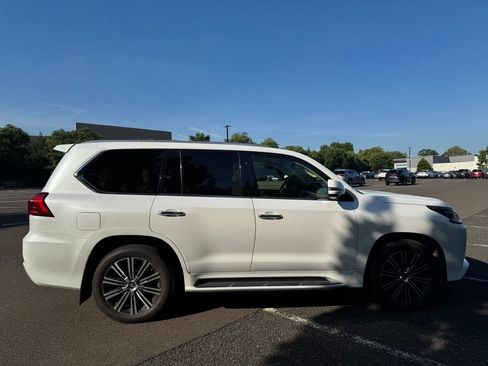 Used 2021 Lexus LX 570 4WD w/ Luxury Package image 5