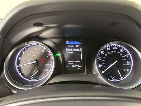 Used 2018 Toyota Camry SE image 5