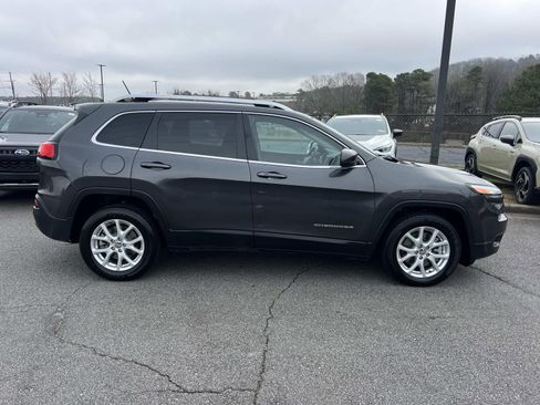 Used 2015 Jeep Cherokee Latitude w/ Comfort/Convenience Group image 8