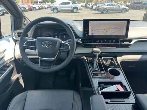 Certified 2026 Toyota Sienna XSE AWD/4WD image 17