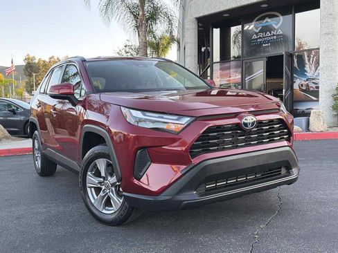 Used 2022 Toyota RAV4 XLE w/ Convenience Package FWD image 8