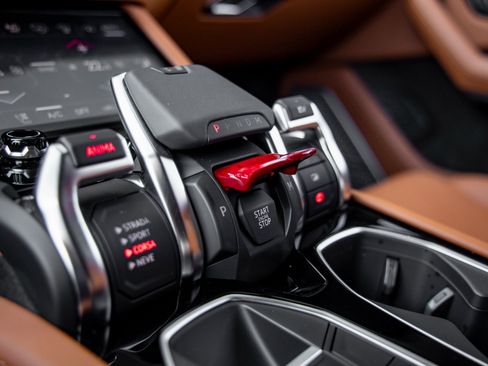 Used 2026 Lamborghini Urus SE image 29