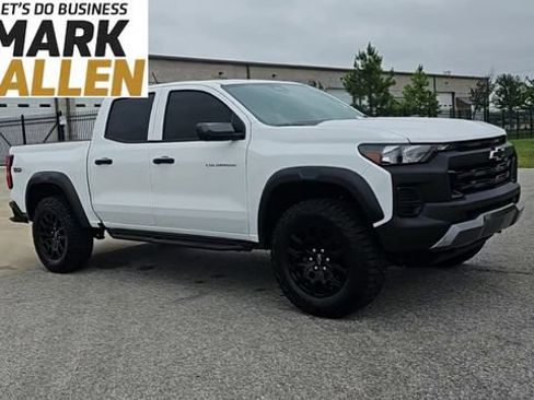 Used 2025 Chevrolet Colorado Trail Boss AWD/4WD image 2