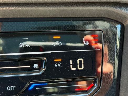 New 2026 Volkswagen Taos SE AWD/4WD image 17