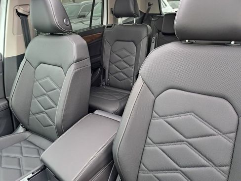 Used 2025 Volkswagen Atlas SE image 18