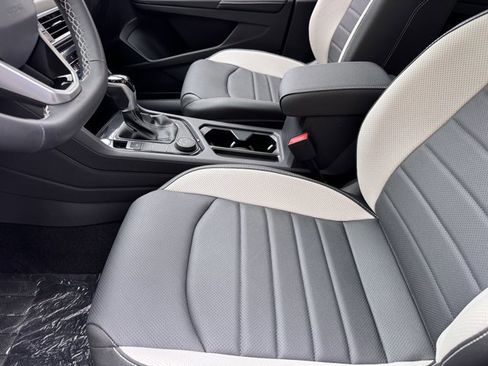 New 2025 Volkswagen Taos SEL image 64