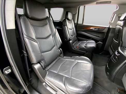 Used 2016 Cadillac Escalade ESV Luxury AWD/4WD image 19