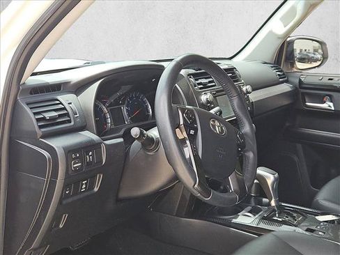 Used 2018 Toyota 4Runner TRD Off-Road Premium AWD/4WD image 10