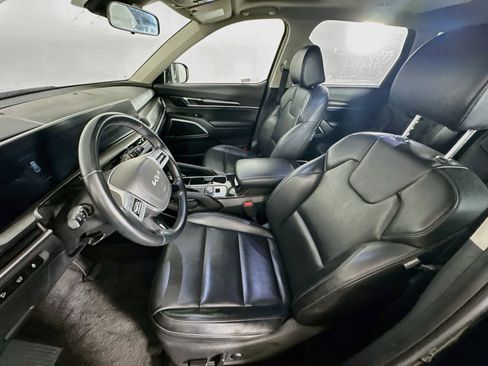 Used 2025 Kia Telluride S FWD image 13