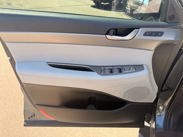 Used 2022 Hyundai Palisade SEL w/ 8P Bench Seat Package FWD image 3