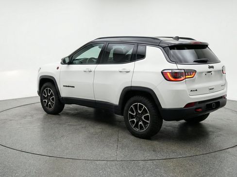 Used 2025 Jeep Compass Trailhawk w/ Trailer Tow Group AWD/4WD image 6
