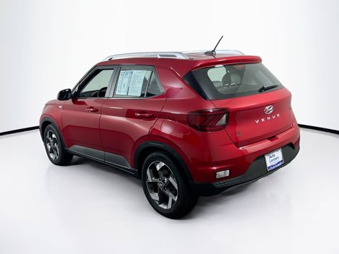 Used 2023 Hyundai Venue Limited FWD image 7