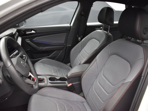 Used 2025 Volkswagen Jetta GLI Autobahn FWD image 11