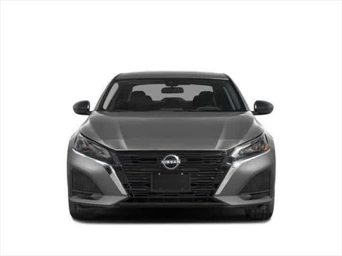 Used 2025 Nissan Altima 2.5 SV FWD image 4