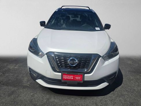 Used 2020 Nissan Kicks SR w/ SR Premium Package FWD image 8