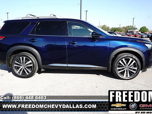 Used 2024 Nissan Pathfinder Platinum w/ Cargo Package image 41