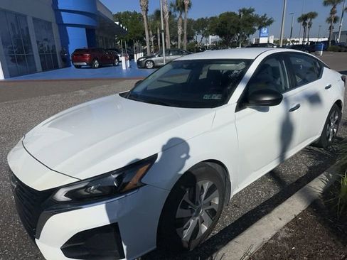 Used 2024 Nissan Altima 2.5 S image 6