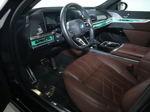 Certified 2023 BMW i7 xDrive60 image 20