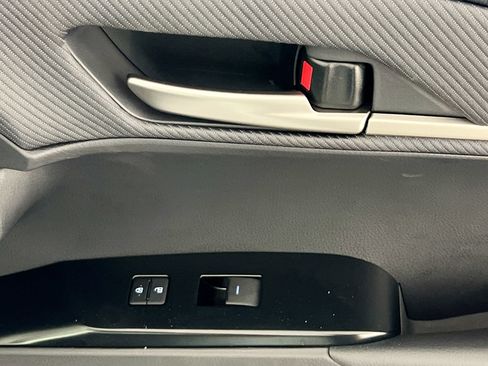 Used 2025 Toyota Camry SE image 32