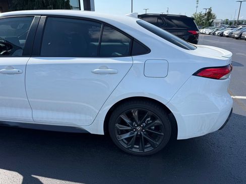 Used 2025 Toyota Corolla SE w/ SE Premium Package FWD image 3