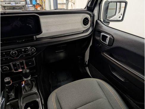 Used 2025 Jeep Wrangler Unlimited Sahara AWD/4WD image 12
