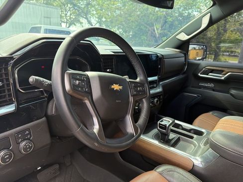Used 2023 Chevrolet Silverado 1500 High Country image 9