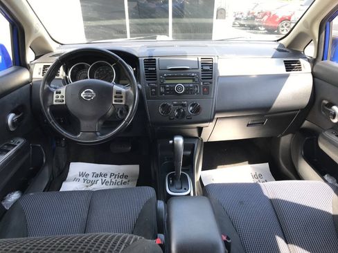 Used 2010 Nissan Versa Hatchback w/ Premium Pkg FWD image 11