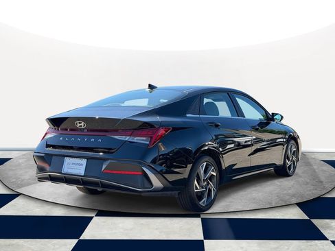 Certified 2024 Hyundai Elantra SEL w/ Convenience Package FWD image 4