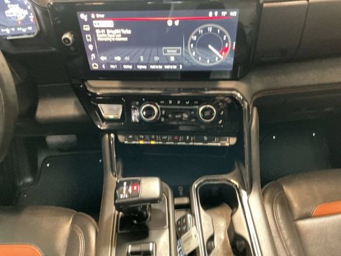 Used 2024 GMC Sierra 1500 AT4 w/ Technology Package AWD/4WD image 12