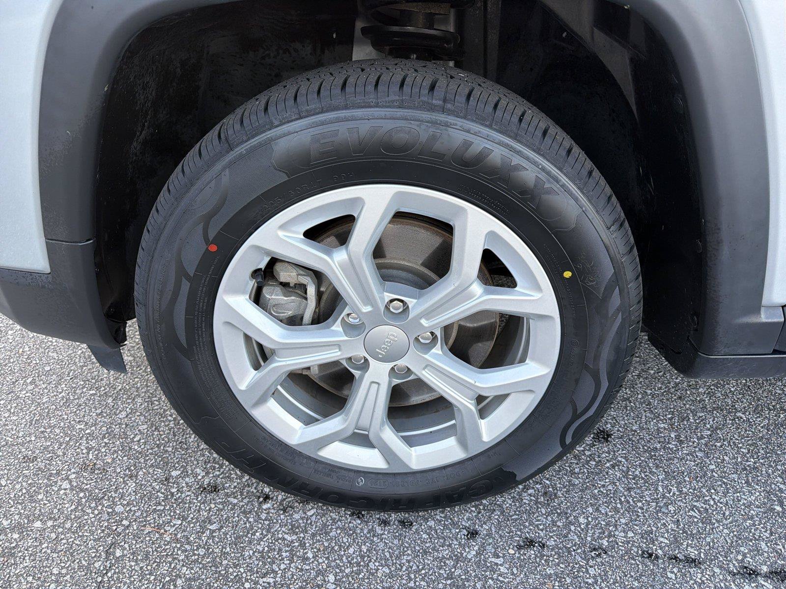 Used 2024 Jeep Compass Latitude AWD/4WD image 10