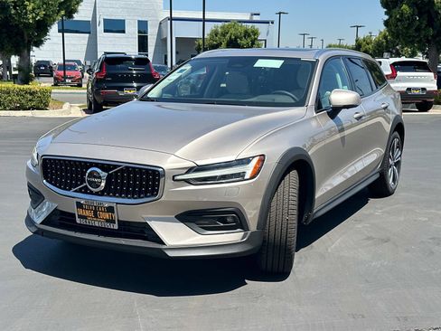 New 2026 Volvo V60 B5 Cross Country Plus w/ Climate Package image 6