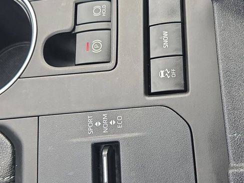 Used 2022 Toyota Highlander XLE image 25