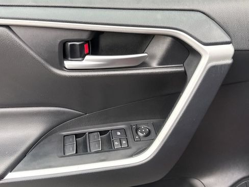 Used 2025 Toyota RAV4 XLE FWD image 15