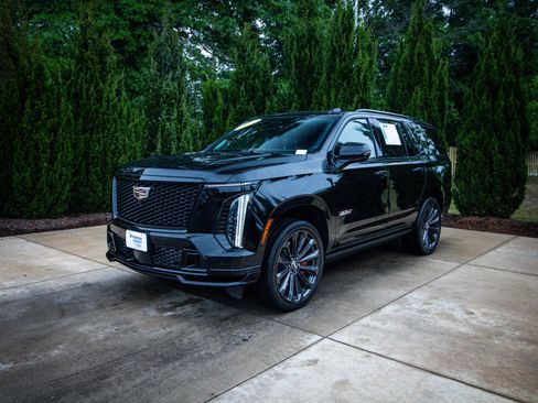 Used 2026 Cadillac Escalade V w/ LPO, Floor Liner Package AWD/4WD image 5