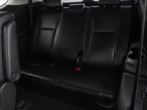 Used 2024 Toyota Highlander Limited image 33