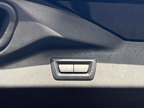 Used 2024 BMW X7 M60i image 11