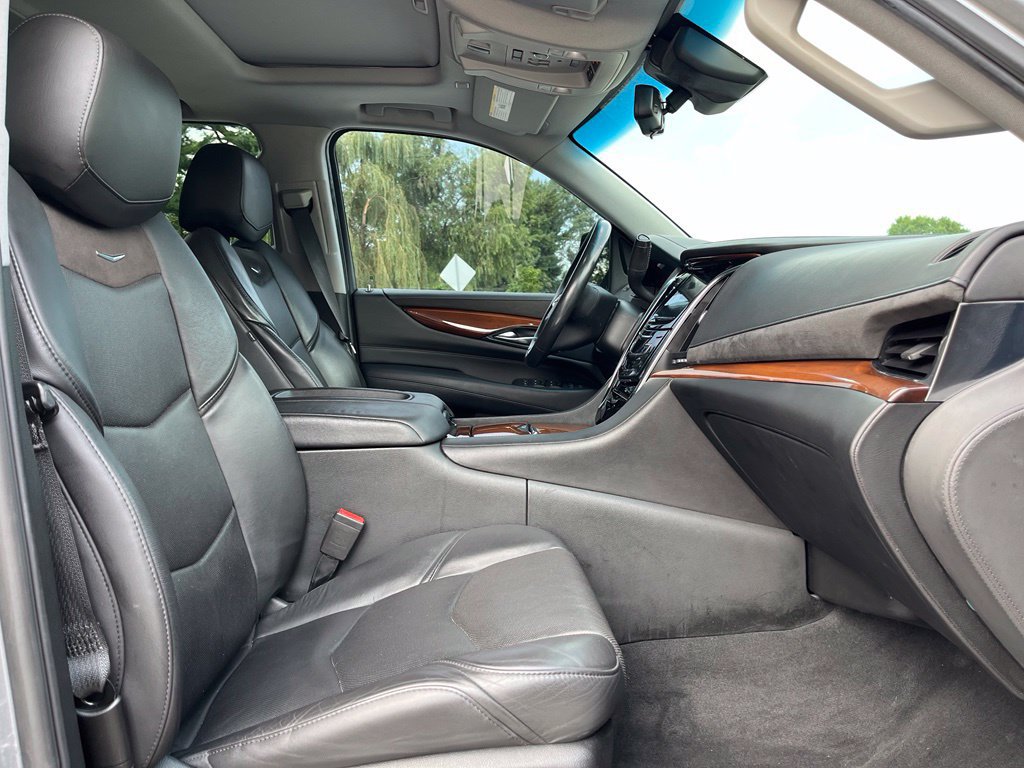 Used 2018 Cadillac Escalade Luxury w/ LPO, Radiant Package AWD/4WD image 30
