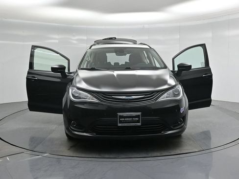 Used 2018 Chrysler Pacifica Limited w/ Advanced Safetytec Group FWD image 32