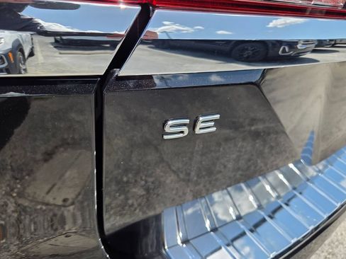 Used 2024 Volkswagen Atlas SE FWD image 11