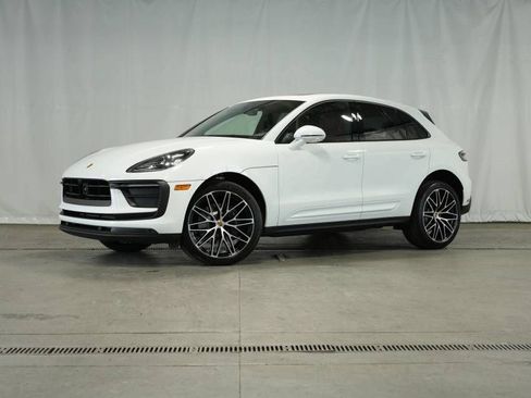 Certified 2025 Porsche Macan AWD/4WD image 1