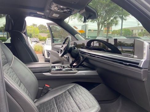 Used 2025 Cadillac Escalade V AWD/4WD image 25