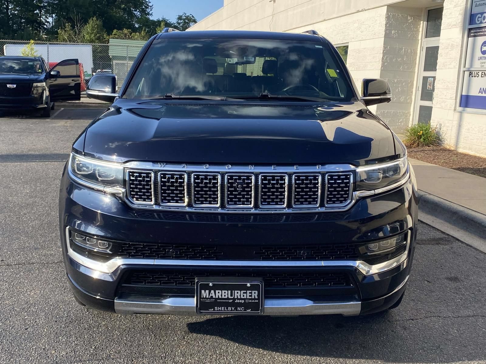 Used 2023 Jeep Grand Wagoneer L Series II AWD/4WD image 2